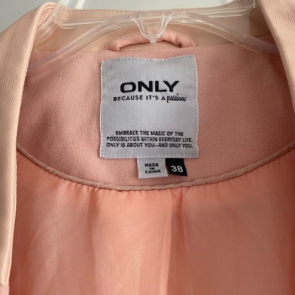 Blazer - Picture 7 of 7